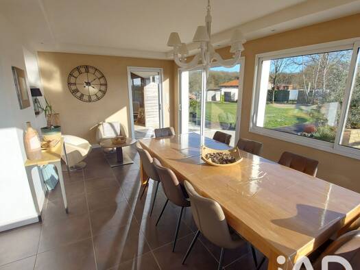 Maison de plain-pied à vendre 352 500 € 6 pièces 4 chambres 149 m² 2 579 m² de terrain Libération Cholet 49300