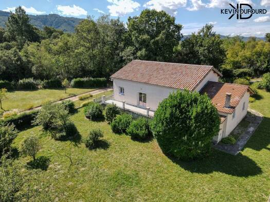 Maison de plain-pied à vendre 240 000 € 3 pièces 2 chambres 85 m² 1 160 m² de terrain Jaujac 07380