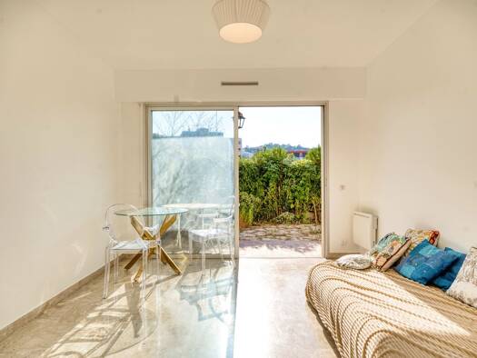 Appartement à vendre 210 000 € 2 pièces 1 chambre 37,56 m² RDC Valrose Nice 06100