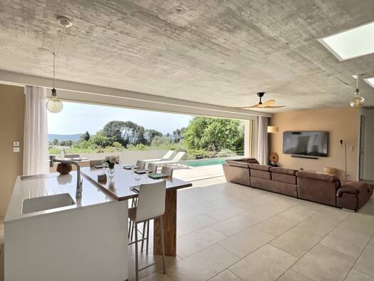 Maison à vendre 1 299 000 € 8 pièces 5 chambres 238 m² 6 024 m² de terrain Sollies Pont 83210