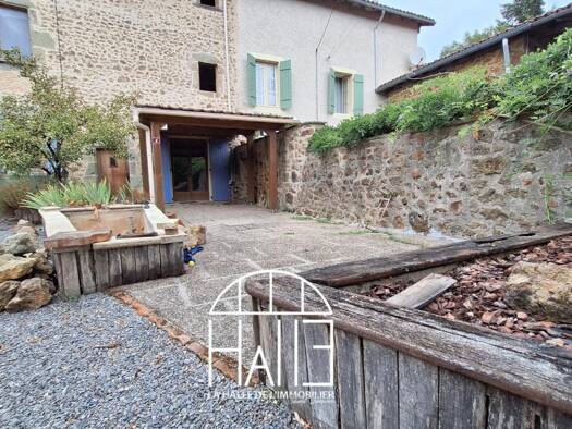 Maison de ville à vendre 104 450 € 4 pièces 3 chambres 143,75 m² 467 m² de terrain Pressignac 16150