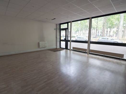 Local commercial à louer 11 667 € 301 m² de surface de vente Versailles 78000