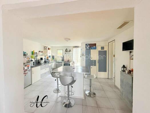 Maison de plain-pied à vendre 134 950 € 5 pièces 3 chambres 128 m² 1 199 m² de terrain La Flèche 72200