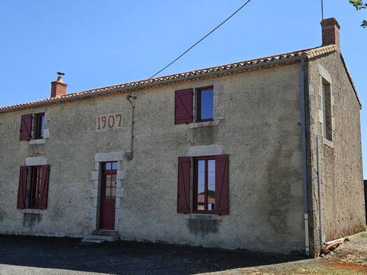 Maison à vendre 329 000 € 8 pièces 5 chambres 153 m² 12 953 m² de terrain Les Brouzils 85260
