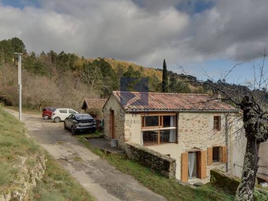 Maison à vendre 155 000 € 2 pièces 1 chambre 50 m² 13 566 m² de terrain Saint-Michel-de-Chabrillanoux 07360