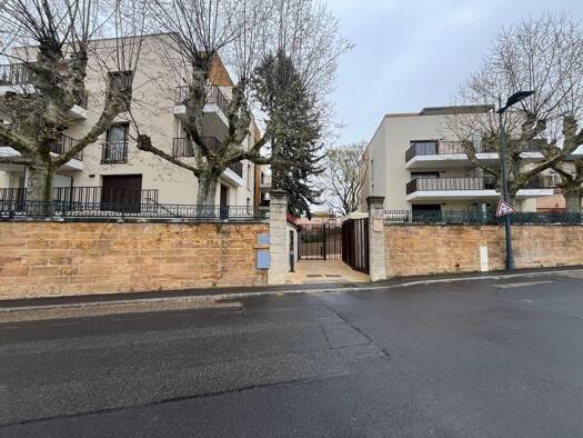 Appartement à louer - Première occupation 700 € 1 pièce 35,9 m² RDC Vosne-Etete Noire Neuville-sur-Saône 69250