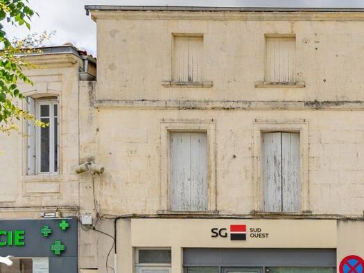 Immeuble à vendre 265 500 € 292 m² Nord Ouest Saujon 17600