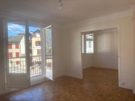 Appartement à louer 700 € 3 pièces 2 chambres 67,6 m² Étage 1/5 Bagnères-de-Bigorre 65200