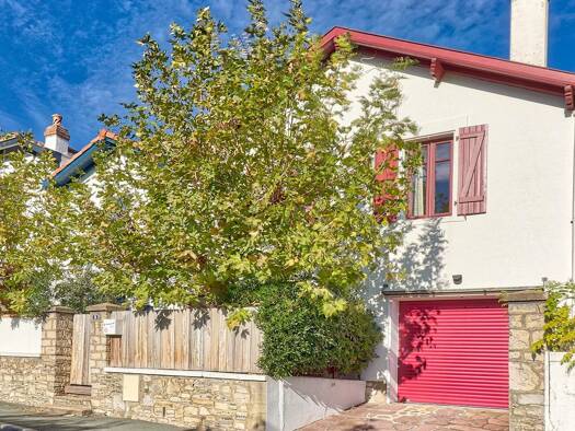 Maison de ville à louer 2 032 € 5 pièces 4 chambres 135 m² République-Beau Rivage Biarritz 64200