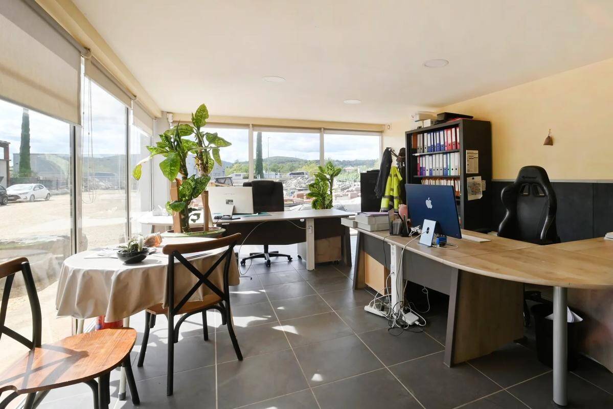 Maison à vendre, 520m², SAINT JULIEN LES ROSIERS