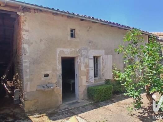 Maison à vendre 66 000 € 3 pièces 1 chambre 80 m² 1 234 m² de terrain La Chapelle-Pouilloux 79190