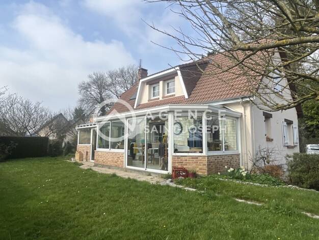 Maison à vendre 299 900 € 5 pièces 3 chambres 141 m² 1 100 m² de terrain Centre Ville Yvetot 76190