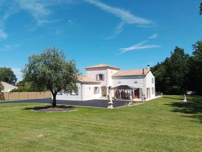 Maison à vendre, 287m², MOUTHIERS SUR BOEME
