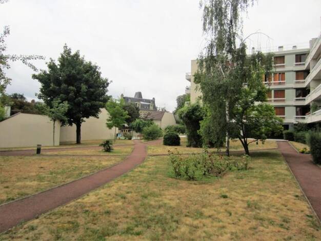 Appartement à louer 733 € 1 pièce 20 m² RDC Chatou 78400