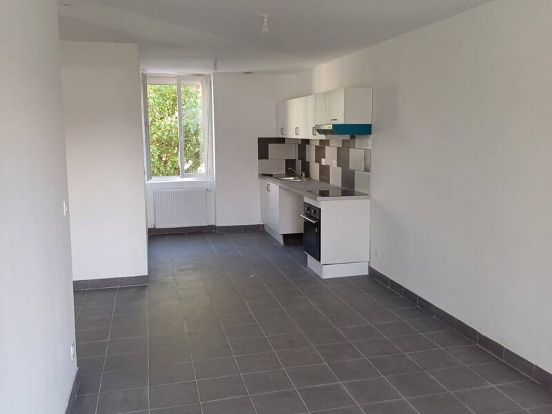 Maison à louer, 70m², UNIEUX