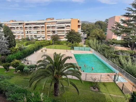 Studio à louer 600 € 1 pièce 11 m² Le Gavelier-La Tour Mandelieu-la-Napoule 06210