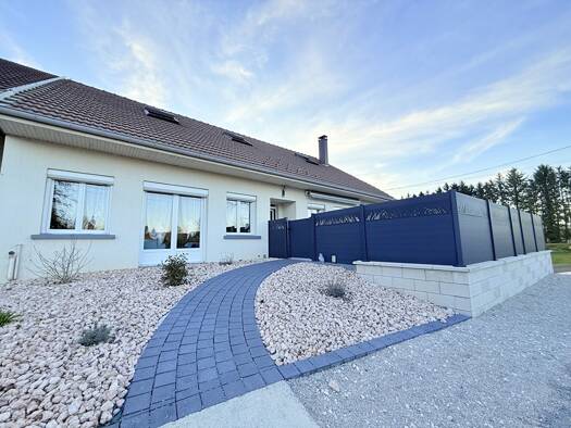 Maison à vendre 299 000 € 8 pièces 5 chambres 200 m² 1 100 m² de terrain Vercel Villedieu le Camp 25530