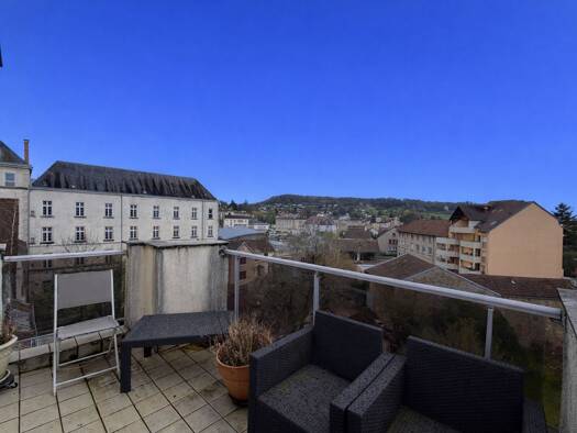 Appartement à vendre 166 400 € 2 pièces 1 chambre 73 m² Étage 5/5 Préfecture Lons-le-Saunier 39000