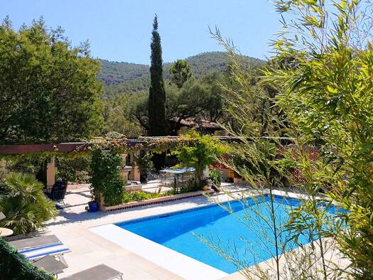 Maison de plain-pied à vendre 966 500 € 7 pièces 5 chambres 199,2 m² 2 325 m² de terrain Zone Agricole et Boisée La Londe-les-Maures 83250