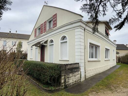 Maison à vendre 259 000 € 7 pièces 6 chambres 200 m² 1 088 m² de terrain Centre et Est Belley 01300