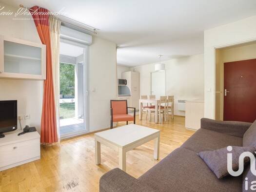 Appartement à louer 1 400 € 2 pièces 1 chambre 46 m² RDC/2 Sud Ouest Divonne-les-Bains 01220