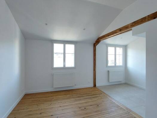 Appartement à louer 740 € 2 pièces 1 chambre 43,3 m² Étage 3/3 Reims 51100