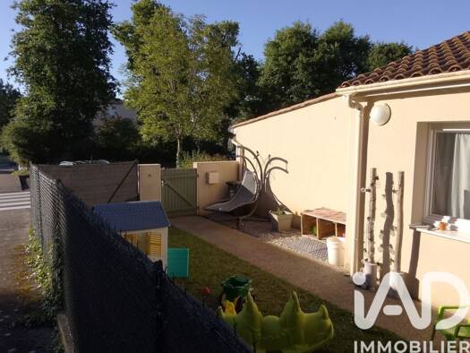 Maison à vendre 199 000 € 4 pièces 3 chambres 85 m² 149 m² de terrain Le Bourg sous la Roche-Rivoli-Courtaisière La Roche-sur-Yon 85000
