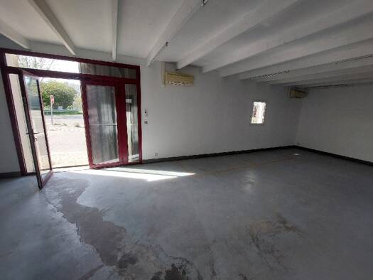 Local commercial à louer 995 € 89 m² de surface de vente Perigord Le Pontet 84130