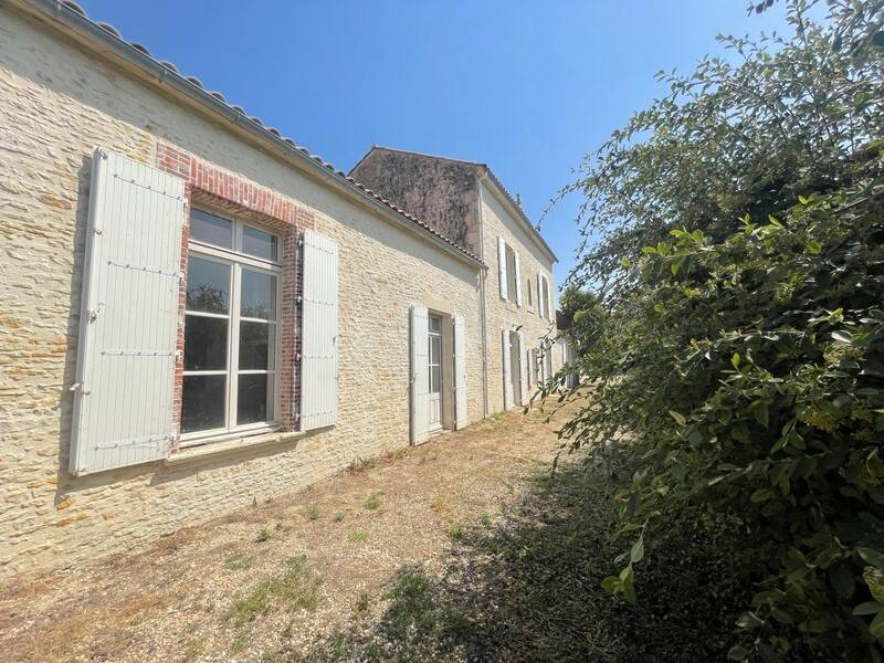 Maison à vendre, 265m², SAINTE RADEGONDE DES NOYERS