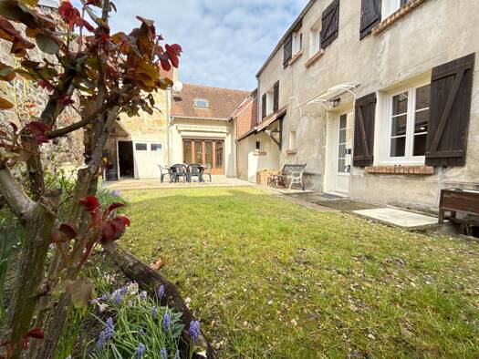 Maison à vendre 339 000 € 7 pièces 4 chambres 110 m² 188 m² de terrain Le Village Jouy-le-Moutier 95280