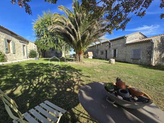 Ferme à vendre 299 000 € 7 pièces 4 chambres 200 m² 4 714 m² de terrain Pineuilh 33220