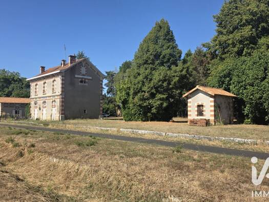Immeuble à vendre 252 000 € 366 m² Orignolles 17210