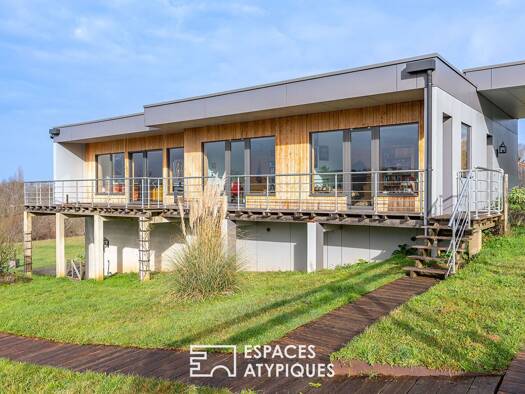 Maison de plain-pied à vendre 380 000 € 6 pièces 3 chambres 135 m² 4 385 m² de terrain Loubejac 24550