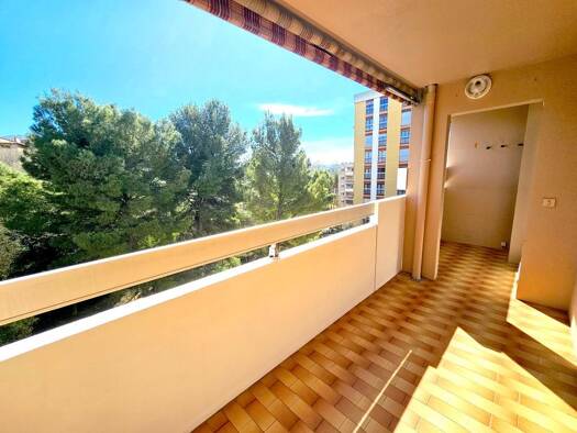 Appartement à louer 1 230 € 4 pièces 3 chambres 79 m² 5ème étage La Pomme Marseille 11ème arrondissement 13011