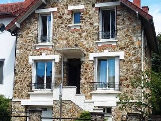 Studio à louer 680 € 5 pièces 4 chambres 150 m² 1er étage Bois de Verrières-Coulée Verte-Parc Heller Antony 92160
