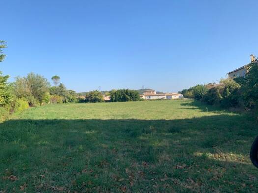 Terrain constructible viabilisé à vendre 109 900 € 700 m² de terrain Tresques 30330