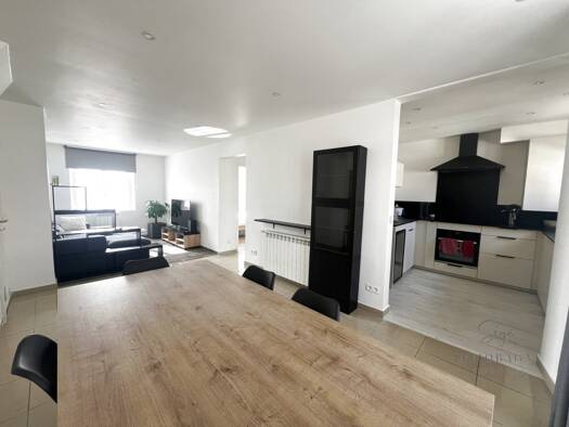 Appartement à louer 990 € 3 pièces 2 chambres 61,6 m² Étage 4/4 Centre Ville Aubagne 13400