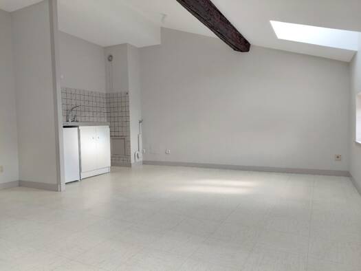Appartement à louer 425 € 2 pièces 1 chambre 47 m² Étage 4/4 Centre Ville Mâcon 71000