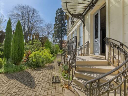 Villa à vendre 820 000 € 9 pièces 7 chambres 362,9 m² Mandres-les-Roses 94520