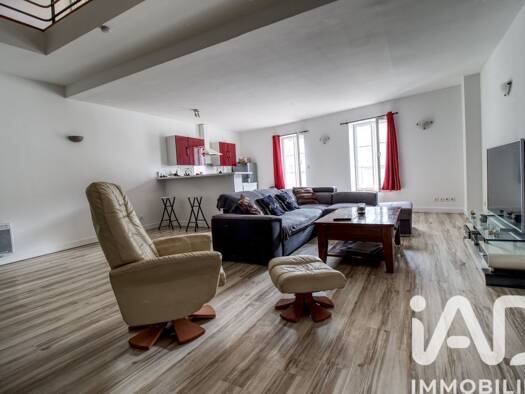 Duplex à vendre 104 000 € 3 pièces 2 chambres 95 m² Étage 1/1 Pons 17800