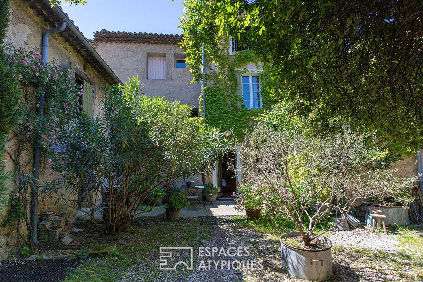Maison à vendre, 681m², SAINTE CECILE LES VIGNES