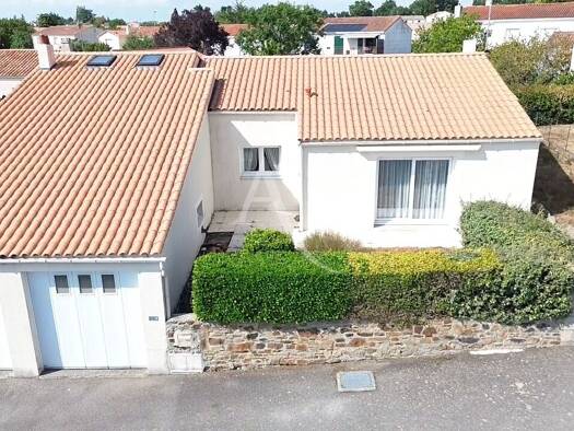 Maison de plain-pied à vendre 220 000 € 5 pièces 2 chambres 137,88 m² 400 m² de terrain Le Poiré-sur-Vie 85170