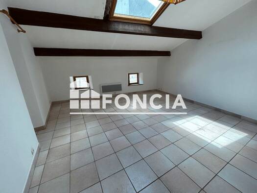 Appartement à louer 430 € 2 pièces 1 chambre 40 m² Étage 2/2 Centre Ville Pont-Saint-Esprit 30130