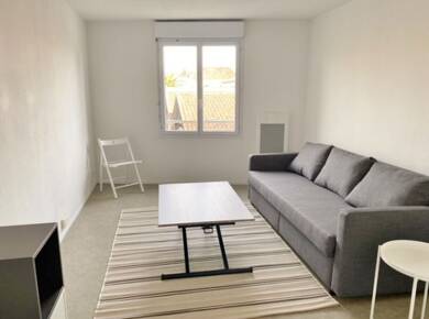 Appartement à louer 570 € 1 pièce 21 m² Étage 1/3 Bordeaux 33000