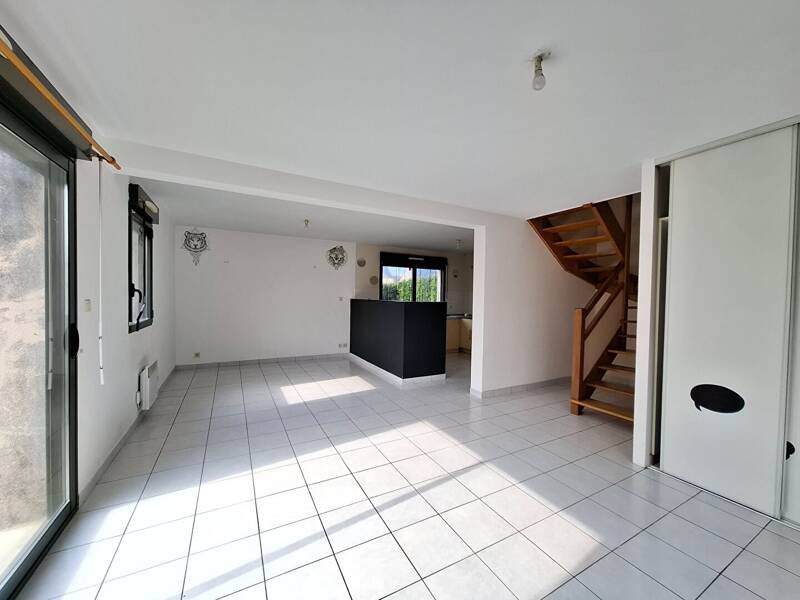 Maison à louer, 83m², GUISSENY