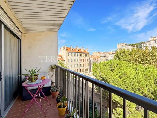 Appartement à vendre 195 000 € 1 pièce 35,5 m² Étage 6/8 Saint Victor Marseille 7ème arrondissement 13007