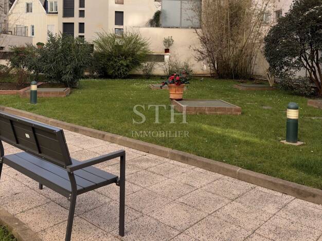 Appartement à vendre 192 000 € 1 pièce 19 m² Étage 3/9 Citroën-Boucicaut Paris 15ème arrondissement 75015