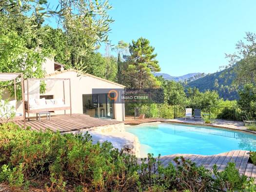 Maison à vendre 775 000 € 6 pièces 5 chambres 220 m² 4 034 m² de terrain Belgentier 83210