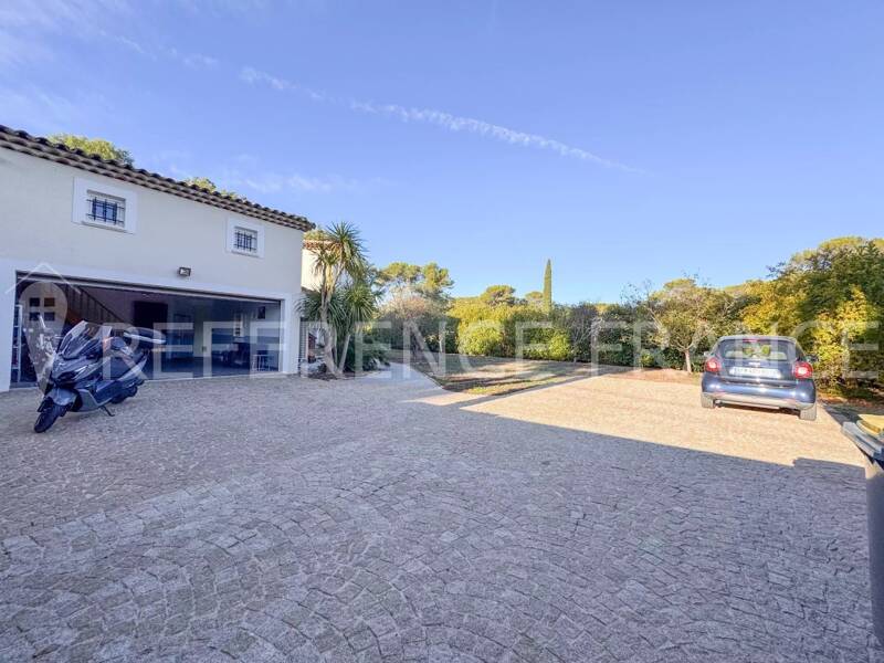 Maison à louer, 250m², MOUGINS