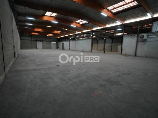 Local d'activités à vendre 995 000 € 1 000 m² d'espace de stockage Quetigny 21800